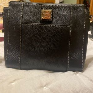 Dooney & Bourke black pebble grain crossbody bag.